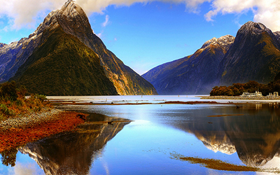 Photo of Milford Sound lake in New Zealand