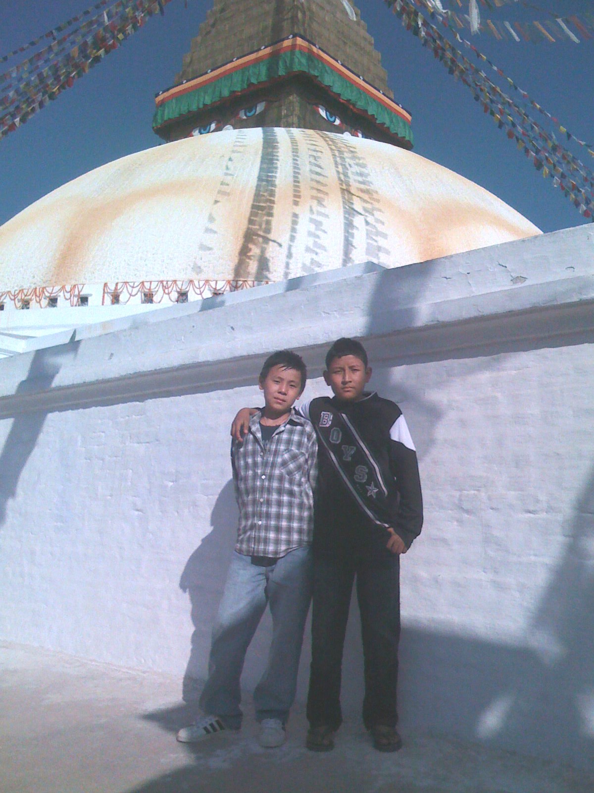 kids-at-the-stupa2